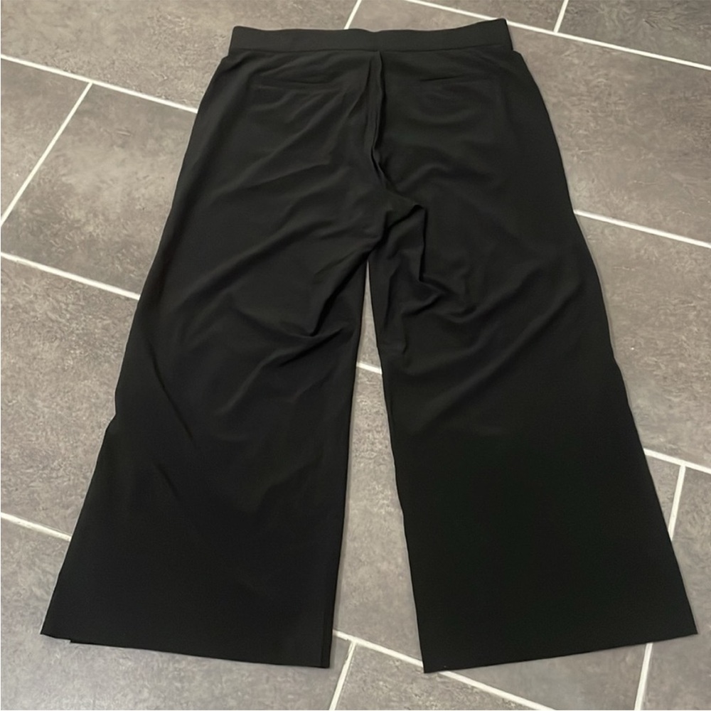 Athleta Tribeca Wide leg Cropped Pant Black
Size 10 - Picture 4 of 13